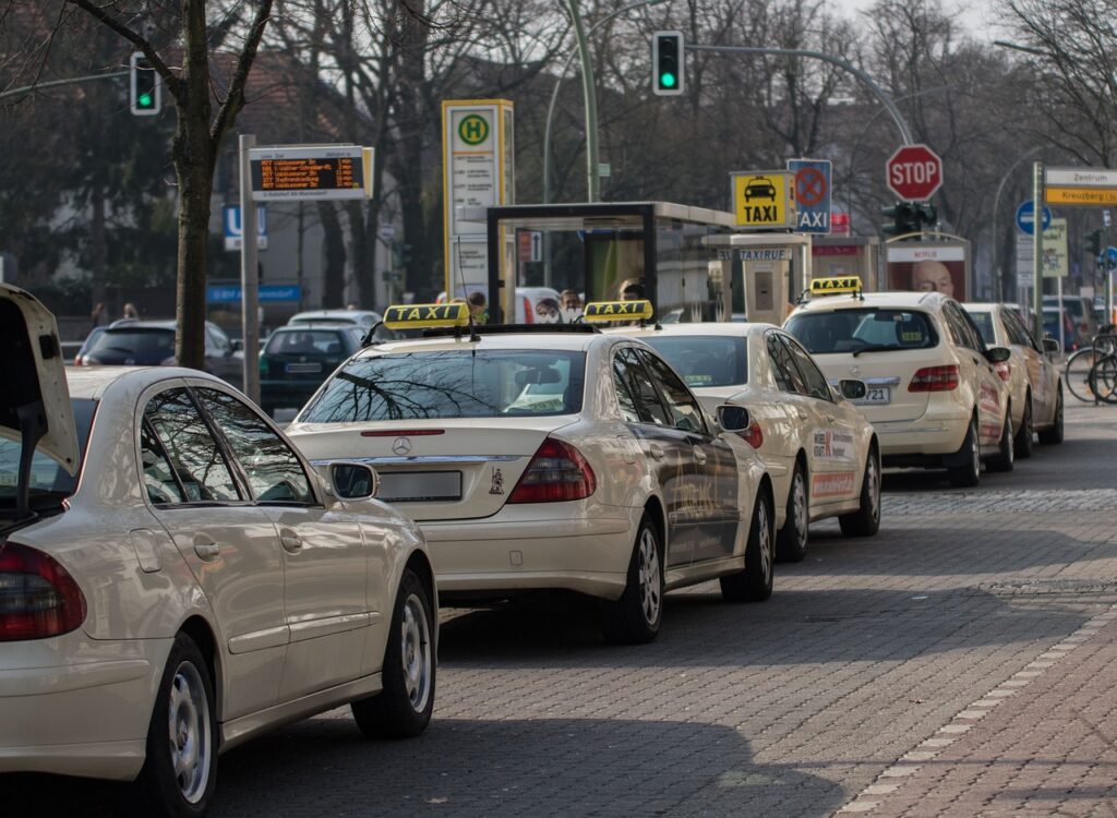 découvrez notre service de taxi rapide et fiable, disponible 24/7 pour tous vos déplacements. réservez facilement en ligne et profitez d'un trajet confortable et sécurisé.