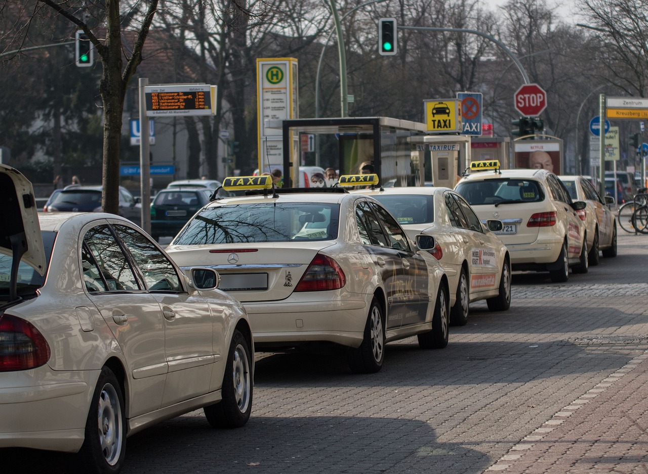 découvrez notre service de taxi rapide et fiable, disponible 24/7 pour tous vos déplacements. réservez facilement en ligne et profitez d'un trajet confortable et sécurisé.