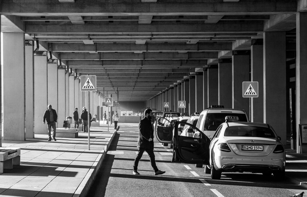 découvrez nos services de taxi fiables et rapides, disponibles 24/7 pour vos déplacements en ville. réservez facilement en ligne et profitez d'un voyage confortable avec des chauffeurs professionnels.