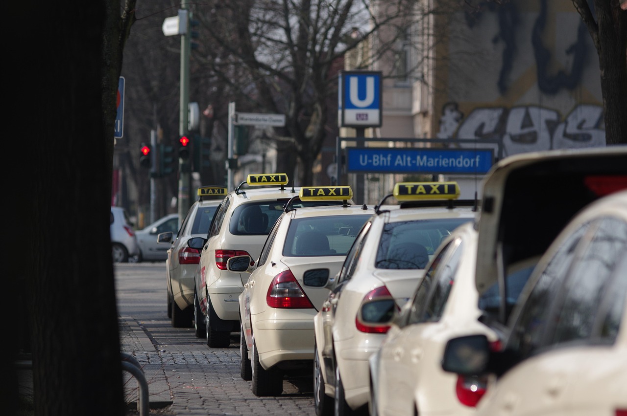 découvrez tout ce qu'il faut savoir sur les tarifs des taxis : comment sont calculés les frais, les différents types de services proposés, et des conseils pour optimiser votre voyage. soyez informé pour vos déplacements en toute sérénité.