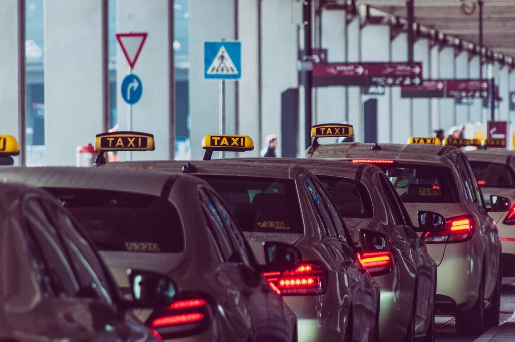 découvrez nos services de taxi fiables et rapides, disponibles 24/7. que ce soit pour un trajet local ou un transfert à l'aéroport, nous vous garantissons un service de qualité avec des chauffeurs professionnels. réservez votre course dès maintenant et voyagez en toute sérénité.