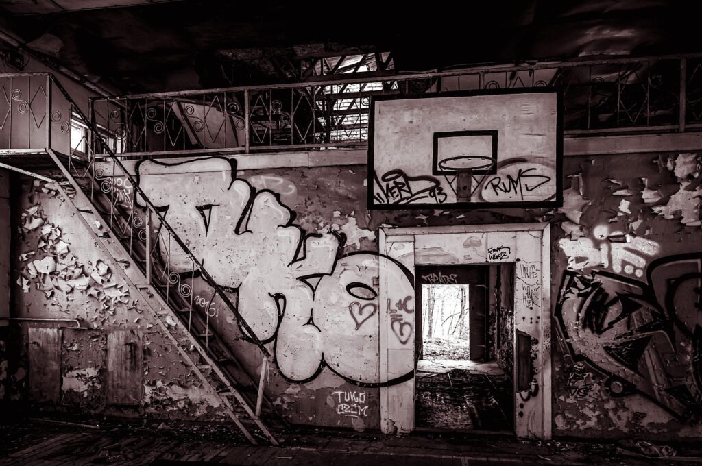découvrez les enjeux du vandalisme, ses impacts sur la société et les solutions pour le prévenir. explorez également les différentes formes de vandalisme et comment y faire face.