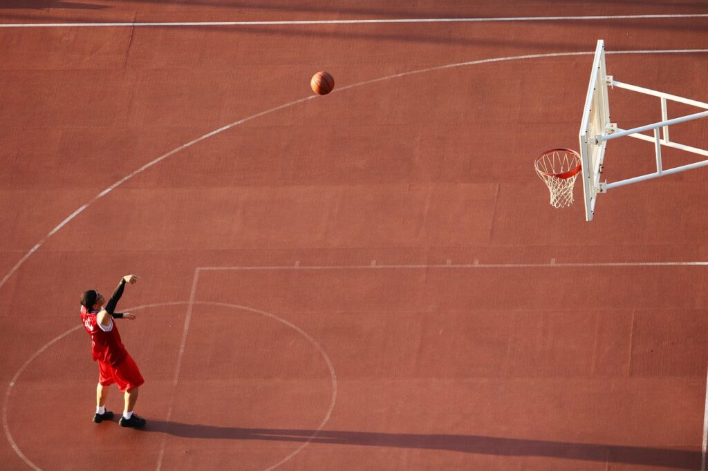 découvrez tout sur le basketball : règles du jeu, techniques, conseils pour progresser, histoire et actualités du basketball en france et dans le monde.