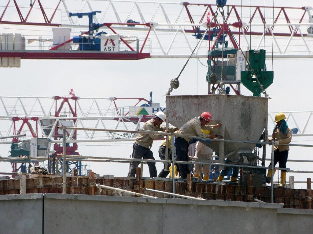 découvrez tous les aspects de la gestion de projet de construction : étapes clés, conseils d'experts et bonnes pratiques pour mener votre chantier à succès, du plan initial à la réalisation finale.