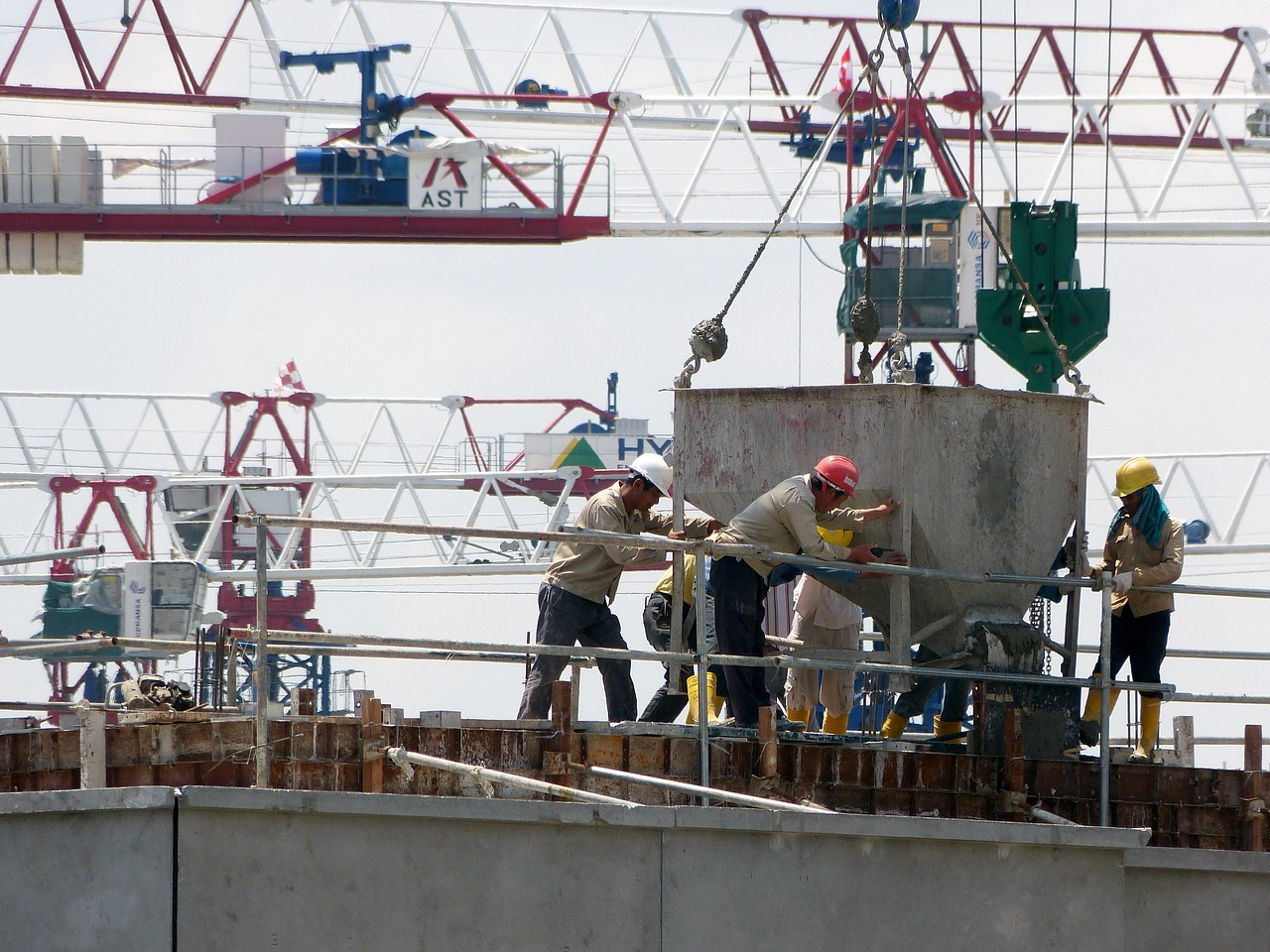 découvrez tous les aspects de la gestion de projet de construction : étapes clés, conseils d'experts et bonnes pratiques pour mener votre chantier à succès, du plan initial à la réalisation finale.