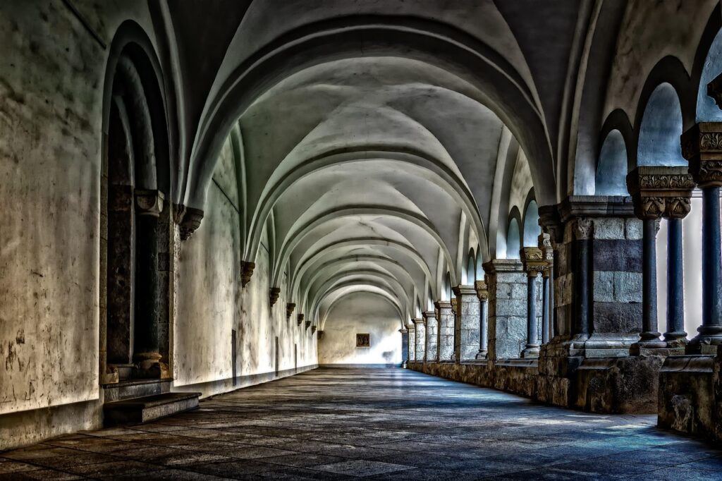 découvrez l'abbaye d'arles-sur-tech, un joyau historique situé au cœur des pyrénées-orientales, offrant un patrimoine architectural remarquable et une ambiance paisible.