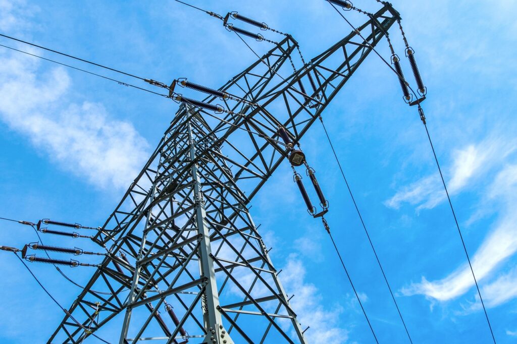 opposition aux lignes à haute tension : enjeux, impacts environnementaux et solutions pour une coexistence durable.