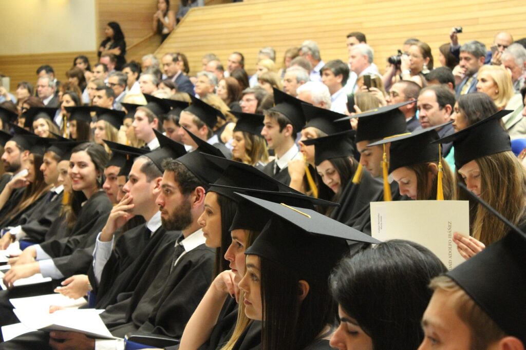 découvrez notre université, un établissement d'enseignement supérieur offrant une large gamme de programmes académiques, des opportunités de recherche innovantes et un environnement dynamique pour favoriser votre réussite et votre épanouissement.